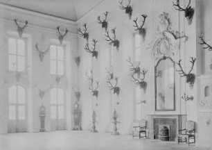 Moritzburg. Jagdschloss (1723-1733; D. Pöppelmann). Speisesaal (Geweihsammlung, 65 Geweihe, keines unter 24 Enden)
