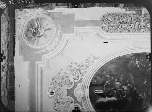 Zittau. Ehem. Franziskanerkloster. Heffterbau (1652/1662; M. Pötzsch). Großer Saal (ehem. Bibliothekssaal) mit Medaiilon und Deckengemälde (Vorstellung der Pandora durch Jupiter)