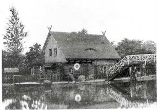 Abbildung eines Spreewaldhauses : Museen. Ort: Dresden. "Das Wendische Museum" auf der Ausstellung des sächsischen Handwerks und Kunstgewerbes Dresden 1896. Spreewaldhaus.