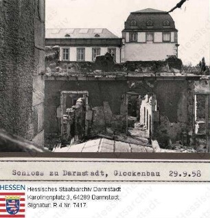 Darmstadt, Schloss / Glockenbau / Blick vom Gerüst am Nordgiebel des Glockenbaues auf die Straßengiebelwand des Kaiserbausaales