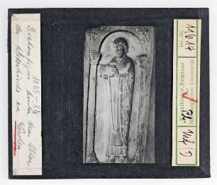 Essen-Werden: Diakonfigur hinter dem Altar der Abteikirche