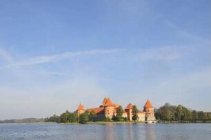 Trakei - Wasserburg : Die Wasserburg Trakai liegt auf einer Halbinsel und kann als Museum besichtigt werden. Aufgenommen am 8. Oktober 2010 in Trakei bei Vilnius