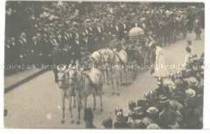 Wilhelm II. und Auguste Viktoria in einer Kutsche