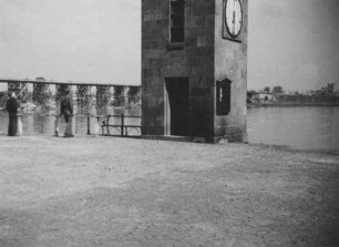 Notbrücke Mainz mit Pegelhaus/Rhein