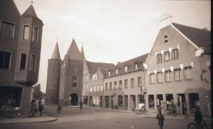 Goch: altes Steintor, Tor mit Straße