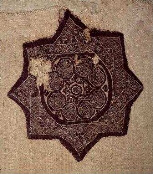 Kosmogramm mit Flechtbandknoten, Purpurwirkerei