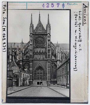 Amiens: Kathedrale, südliches Querschiff mit Kriegssicherung im 1. Weltkrieg