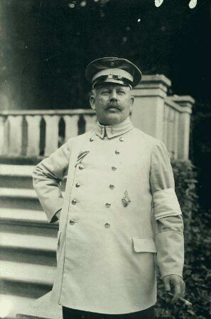 Porträt Schinzinger in weißer Galauniform, 1. August 1915