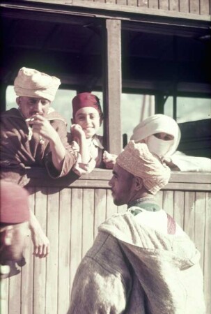 Reisefotos Ägypten. Reisende am und im Zug