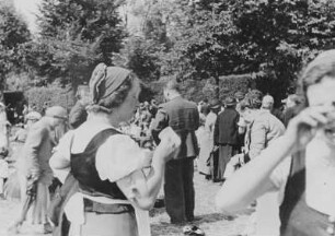Volkskunstgruppe aus dem Erzgebirge - während des Auftrittes : Volkskunstgruppe aus dem Erzgebirge