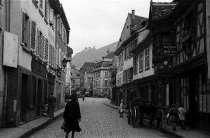 Rappoltsweiler, Ribeauvillé: Hauptstraße mit Burg