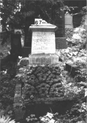 Grabstein 67 (Index: 100112777) Maße HxBxT: 118x55x50 cm: Grabstein 67