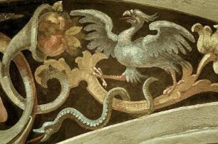 Fensterrahmung mit weiblicher Maske, Greifvögeln, Schlangen, Hasen, Putten und Katzen