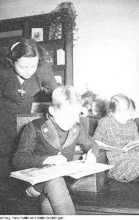 Dresden, Heidestraße, Kinderbücherei, November 1950
