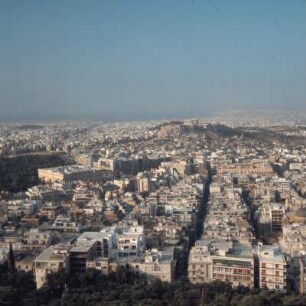 Athen, Parlament, Akropolis, Blick vom Lykabettos auf Parlament, Akropolis und Kastelli-Hügel von Piräus. Ott. 9