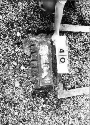 Grabstein 40 (Index: 100086677) Zustand: nur Sockel erhalten Beschreibung: Sockel: Grabstein 40