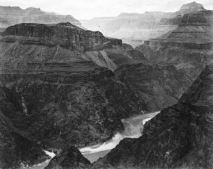 Colorado River : Blick auf den sich durch den Grand Canyon windenden Colorado River.