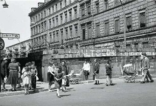 Berlin: Mauer an der Sebastianstraße, Ecke Luckauer Straße