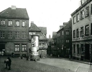 Große Mühlenstraße; Blick in die kleine Papagoyenstraße und Raboisen