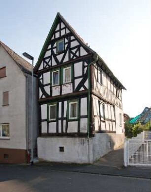 Hungen, An der Kirche 11