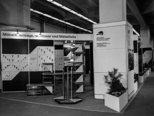 Ausstellungsfläche des VEB Kombinat Holzwerkstoffe, Beschläge und Maschinen Leipzig