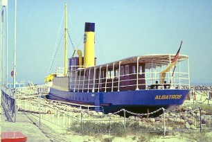 Damp: Flüchtlingsdampfer "Albatros"