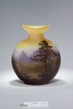 Vase mit Gebirgspanorama