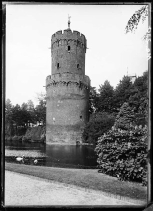 Niederlande, Nijmegen. Kronenburgerpark mit dem Kruittoren (Pulverturm)