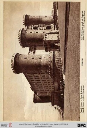 Napoli – Castel Nuovo e Arco d’Aragona. – Castel Nuovo et Arc d’Aragona. – New Castle and Arch of Aragona. – Neues Schloss und Aragona-Bogen.