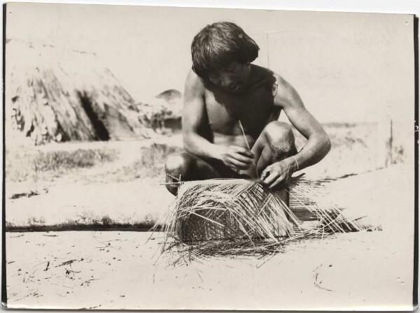 Arekuna Indians weaving baskets