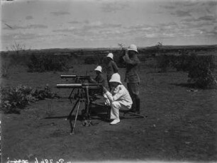 Maschinengewehre : Soldaten an Maschinengewehren