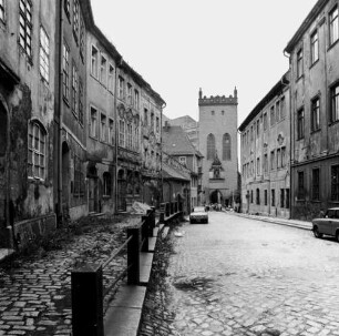 Bautzen, Schloßstraße. Blick von der Predigergasse nach Nordwesten zum Schloßturm