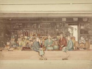 Fünf Männer vor einem japanischen Laden