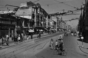 Zerstörtes Berlin : Berlin-Steglitz. Schloßstraße Ecke Albrechtsstraße. Straßenbild