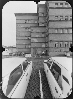 Dresden-Friedrichstadt, Bodelschwinghstraße 1/3. Ehem. Obdachlosenheim für Männer (Medizinische Berufsfachschule am Krankenhaus Dresden-Friedrichstadt, 1928; P. Wolf). Teilansicht von Westen