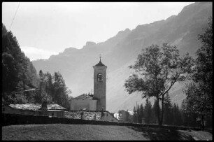 Campodolcino: Kirche, im Gegenlicht