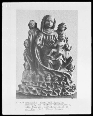 Madonna von Engeln umgeben