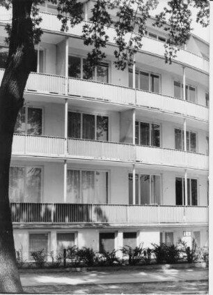 Hamburg. Wohnhaus An der Alster 8