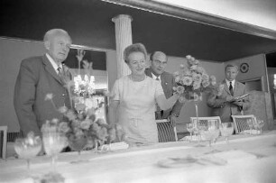 Teilnahme des Hotels "Erbprinz" in Ettlingen am Bundeswettbewerb "Blumen im Hotel" 1968