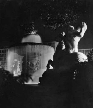 Wittelsbacher Brunnen : Wittelsbacher Brunnen (1890/1895; A. von Hildebrand). München, Lenbachplatz