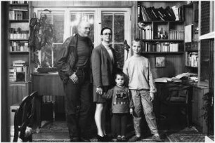 Die Familie Wefelmeyer (Komponist, Fachärztin) im Arbeitszimmer des Komponisten