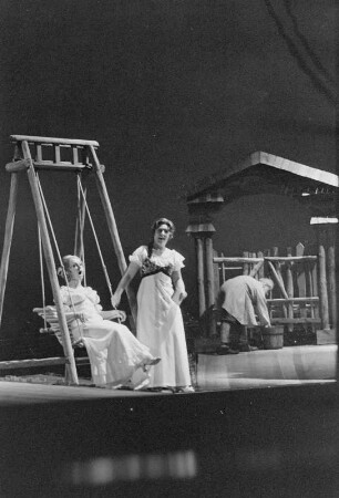 Szenenbilder aus "Eugen Onegin", Oper von Peter Tschaikowski. Deutsche Staatsoper Berlin, Generalprobe (?) 26.02.1975 (Premiere 27.02.1975)