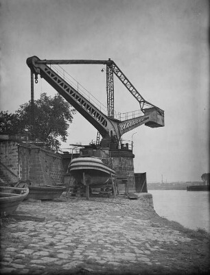 Dresden-Übigau. Drehkran (1898; Dresdner Maschinenfabrik) der Schiffswerft