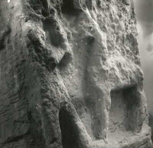 Pegauer Grenzstein. Sandstein. Um 920. Detail: Relief mit roßführendem Jüngling. Dresden: Palais im Großen Garten [Altertumsmuseum]