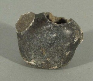 Kleines steinernes Lama, (Kopf abgebrochen)