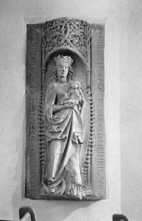 Grabstein für den Chorherren Heinrich Heller mit Strahlenkranzmadonna