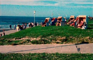 Norderney: Liegewiese mit Strandkörben