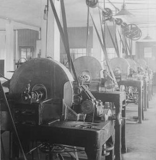 Automatisches Zentrieren von 2 Linsen : Technikgeschichte | Technologie | Optische Industrie | Linsen-Schleiferei | Emil Busch AG Rathenow