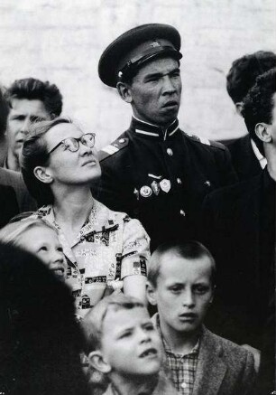 Wartende vor dem Lenin-Mausoleum, aus der Serie "Wiedersehen mit Moskau"