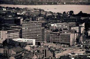 Hamburg: Blick von der Michaeliskirche auf Axel Springer-Verlagshaus